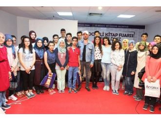 Kitap Fuarı’nda Yazarlar Geçidi