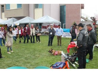 Jandarma Ekipleri Nuh Naci Yazgan Üniversitesinde Broşür Dağıttı