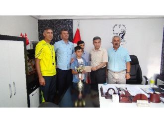 Öğretmenler Turnuvadan Kazandıkları Para Ödülünü Engelli Öğrenciye Bağışladı
