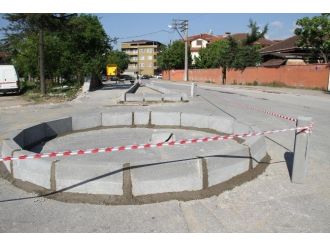 Akyazı’daki Dönel Kavşak Yapımı Tamamlanıyor