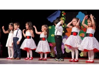 Gaün’lü Kreş Ve Anaokulu Öğrencilerinden İngilizce Tiyatro Gösterisi
