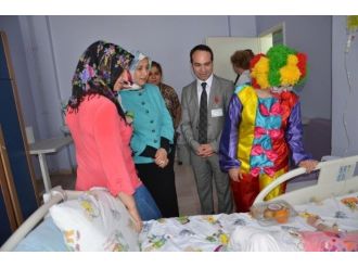 Hasta Çocuklar İçin ‘Şifalı Eller’ Kütüphanesi