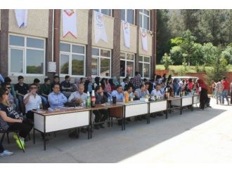 Öğrenciler Sınav Öncesi Moral Depoladı