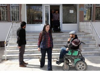 Engelli Vatandaşa Tekerlekli Sandalye