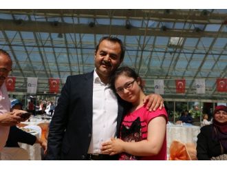 Ak Parti Adayını Duygulandıran Buluşma