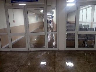 Acil Servisi Su Bastı