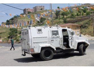 Mardin’de Ak Parti’nin Seçim Bürosuna Saldırı