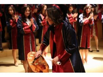 Cü Diş Hekimliği Fakültesi’nde Mezuniyet Heyecanı Yaşandı