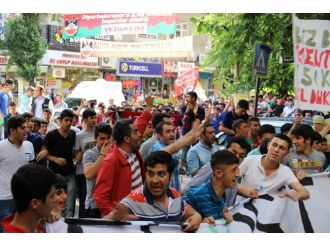Diyarbakır’da Taraftarlar Yine Sokağa Döküldü