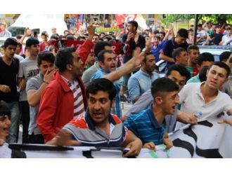 Diyarbakır’da Taraftarlar Yine Sokağa Döküldü