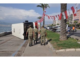 Askeri Midibüs Devrildi: 6 Asker Yaralı
