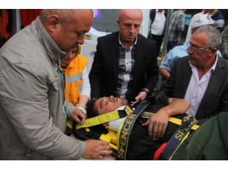 Afiş Asarken Düşen İşçi Ağır Yaralandı
