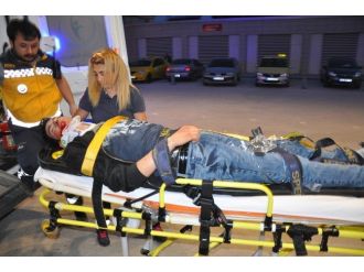 Otomobil İstinat Duvarına Çarptı: 2 Yaralı