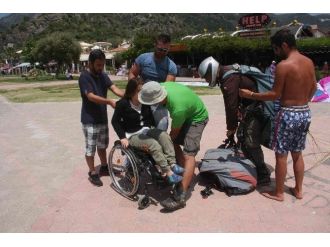 Engelli Bayan Yamaç Paraşütüyle Uçtu