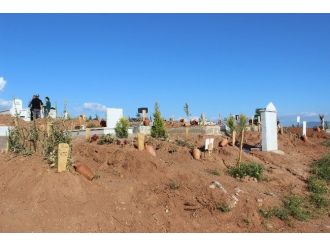 Aydın’da Ölüm Oranları Artınca Mezarlıklarda Çalışmalar Hızlandı