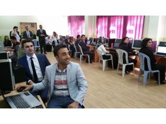 Muş’ta Okullara Akıllı Tahta Dağıtılıyor