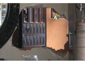 Duvarı Delen Hırsızlar Kuyumcuyu Boşalttı