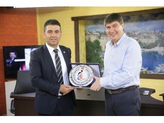 Başkan Türel’e Anlamlı Plaket