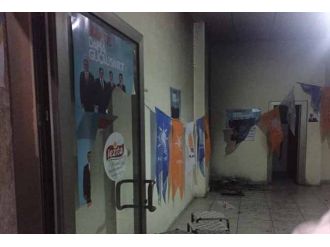 Ak Parti Seçim Bürosu Kundaklandı