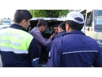Ehliyetsiz Sürücü Polise Zor Anlar Yaşattı