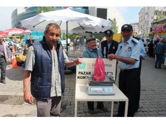 Pazar Yerine Kurulan Tartı Makinesi Vatandaşları Rahatlattı