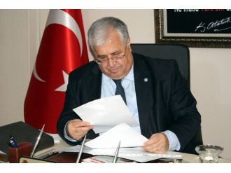 Masum Türker’den “İçkili Pankart” Açıklaması