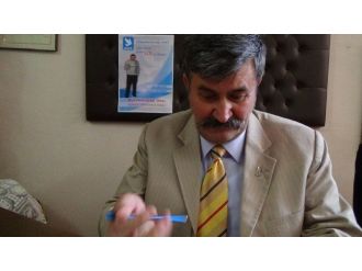 Rakı Kadehli Afiş İstifa Ettirdi