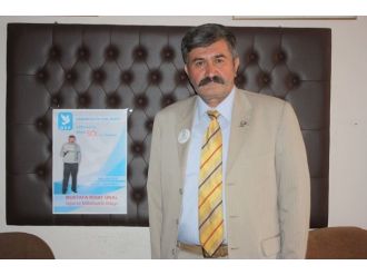 Rakı Kadehli Afiş İstifa Getirdi