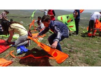 Digor’da Uçurtma Şenliği Renkli Görüntülere Sahne Oldu