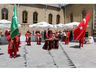 Sevgi Evleri Kermes Açtı