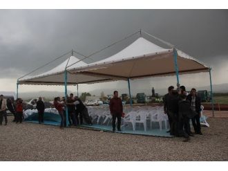Erzurum’da Temel Atma Töreninde İlginç Görüntüler Oluştu