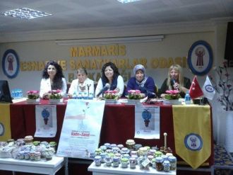 Marmaris’in Bayan Muhtarına Halka Hizmet Madalyası