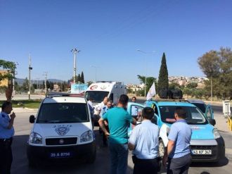 İzmir’de Ak Parti Seçim Aracına Saldırı