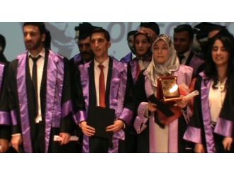 Diplomasını Torununun Elinden Aldı
