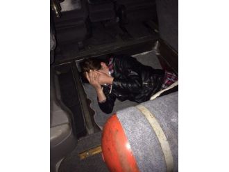 Sarp’ta Otomobilin Bagajında İnsan Kaçakçılığı