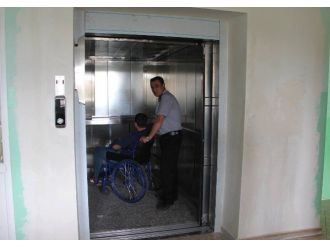 Hisarcık İlçe Hastanesinde Yeni Sedye Asansör Hizmete Girdi