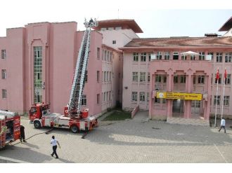 Okulda Yangın Paniği