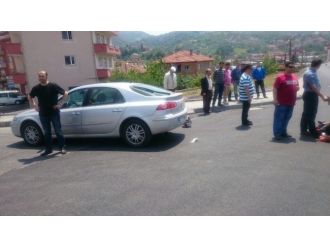 Otomobille Çarpışan Motosikletin Sürücüsü Yaralandı