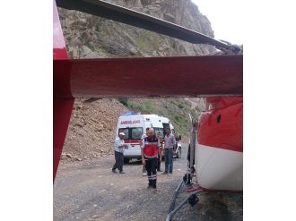 Ambulans Helikopter Karayoluna İndi