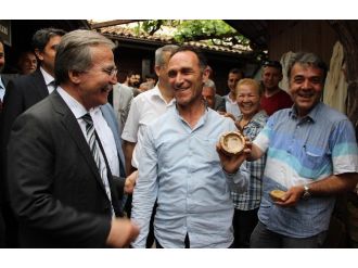 Şahin’den Sigara İçen Tiryakilere Anlamlı Hediye