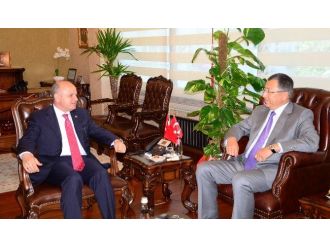 Büyükelçi Tüymebayev’den Vali Çakacak’a Ziyaret