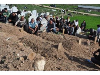 Araçları Gölete Uçan Aile Ağıtlarla Toprağa Verildi