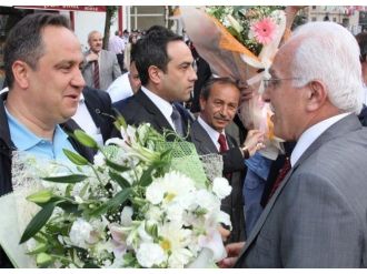 Chp’li Giresun Belediye Başkanı Aksu Kamalak Ve Destici’yi Çiçeklerle Karşıladı