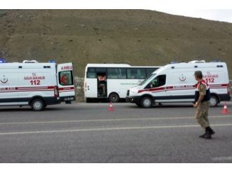 Öğrencileri Taşıyan Otobüs Kaza Yaptı: 4 Yaralı