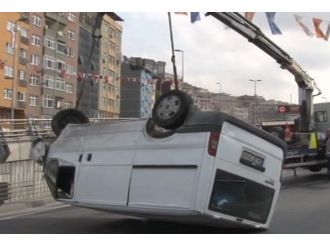 Şişli’de Minibüs Tünel Girişinde Takla Attı