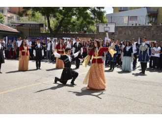 Başkan Akgül, Mezun Olduğu Okulda Bilim Fuarına Katıldı
