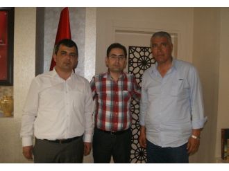 Emirdağ’daki Bayrak Krizi Tatlıya Bağlandı