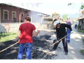 Akyazı Belediyesi Asfalt Yama Çalışmalarını Sürdürüyor