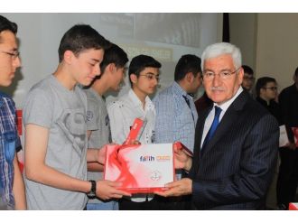 Karaman’da Öğrencilere Tablet Bilgisayar Dağıtımı