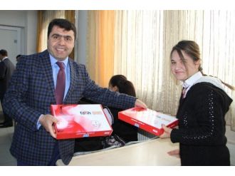 Van’da Tablet Dağıtımı
